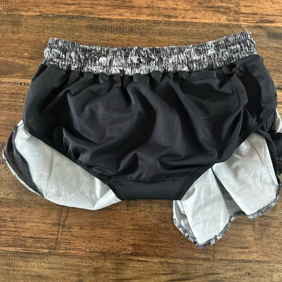 Lululemon Hotty Hot Short II Low Rise Black and Gray Athletic Shorts - Picture 9 of 11